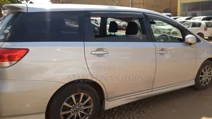 Toyota Wish 2012 Silver