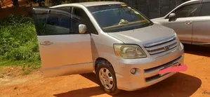 Toyota Noah 2025 Silver