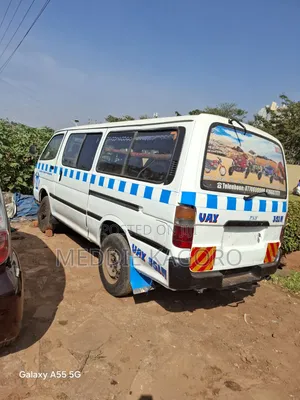 Toyota HiAce 2006 White