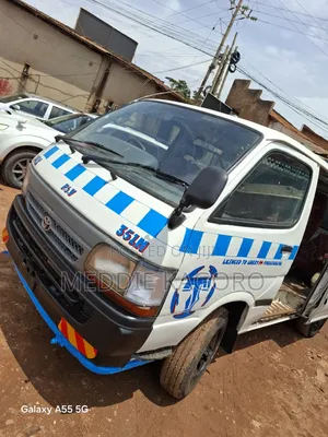 Toyota HiAce 2006 White
