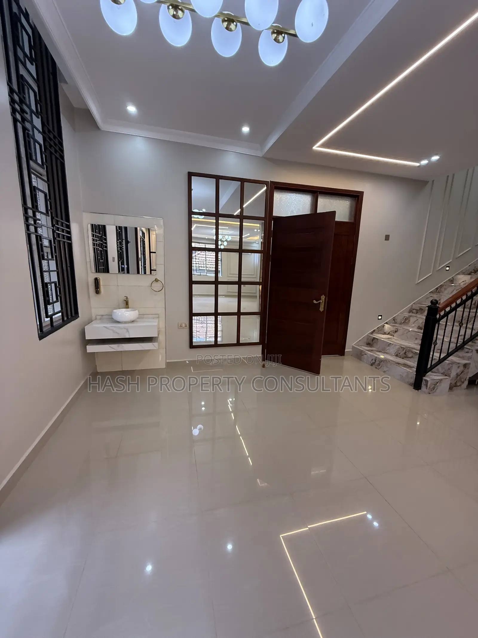 6bdrm House in Akright City, Central Division for sale