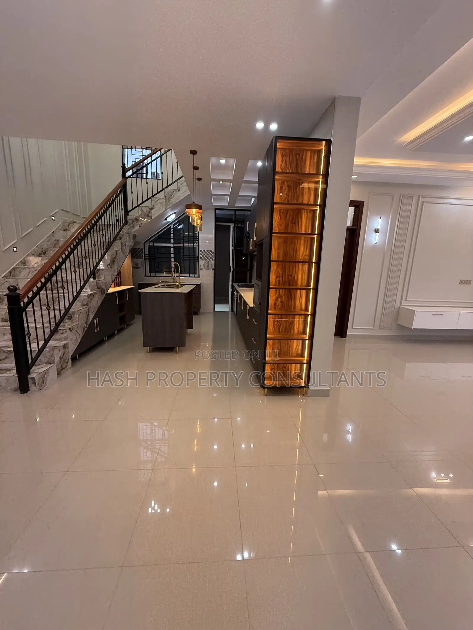 6bdrm House in Akright City, Central Division for sale