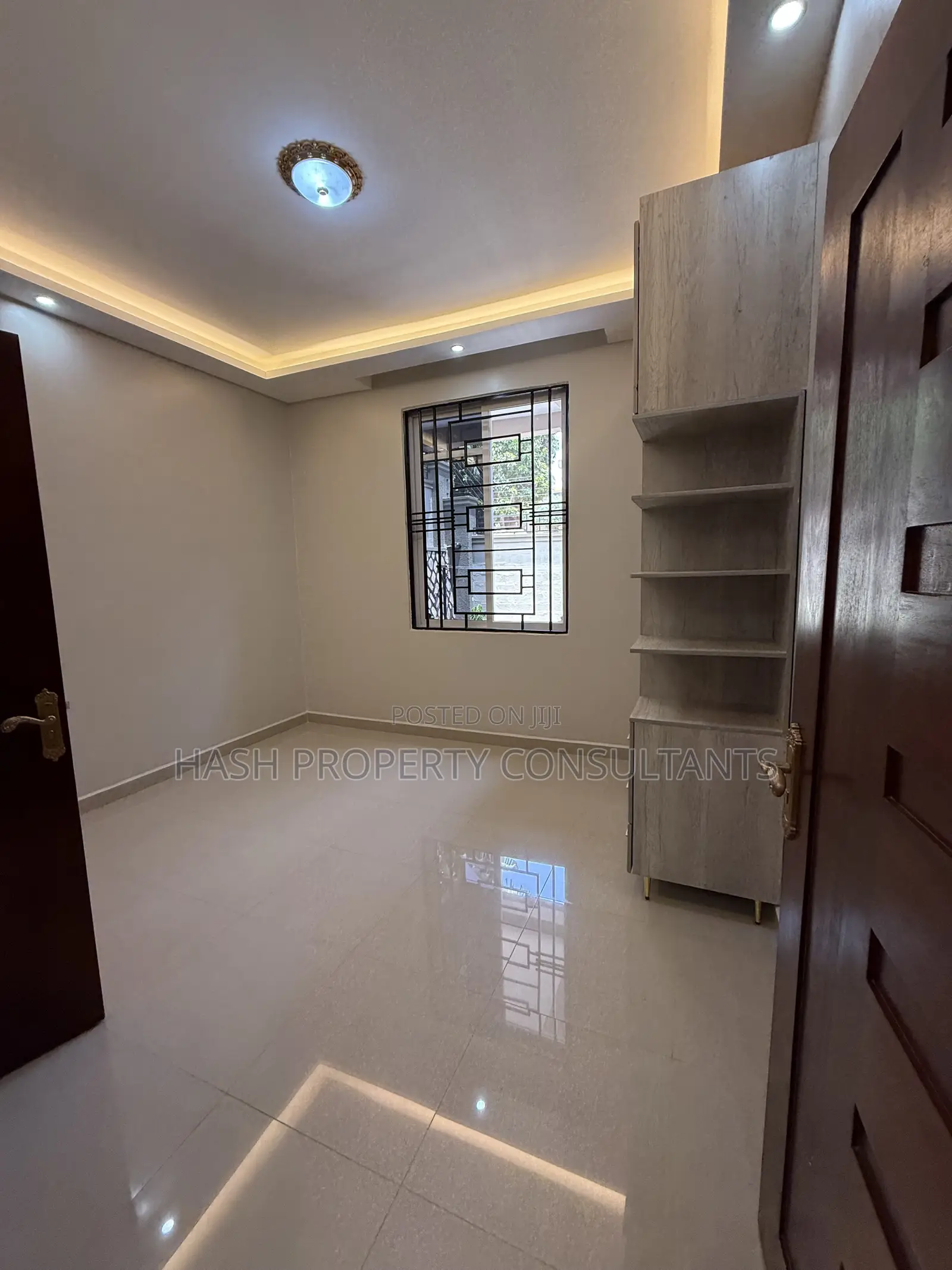 6bdrm House in Akright City, Central Division for sale