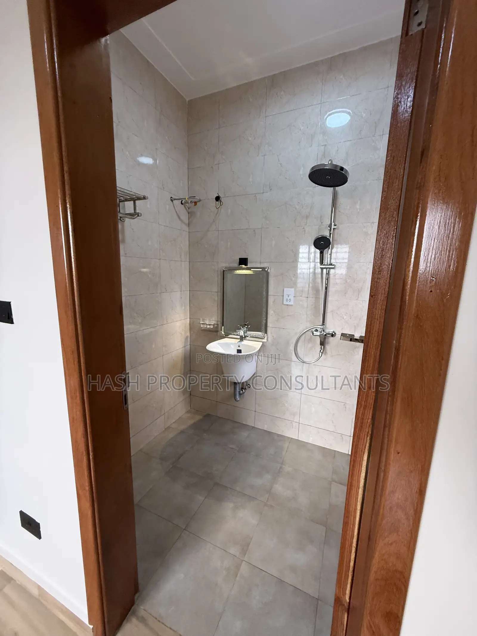 5bdrm House in Akright City, Central Division for sale