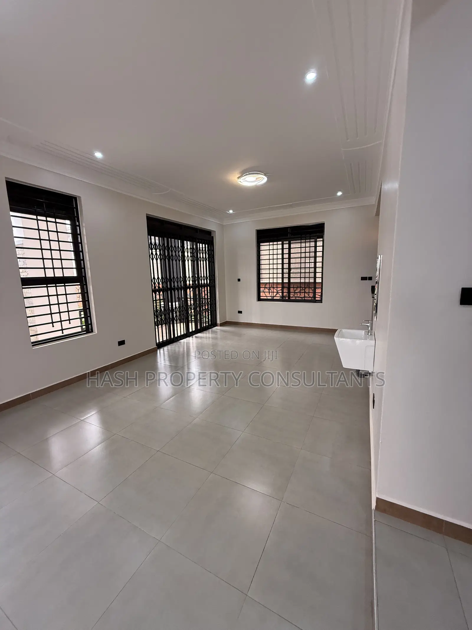 5bdrm House in Akright City, Central Division for sale