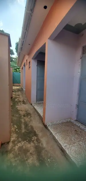 4bdrm Duplex in Division A for sale