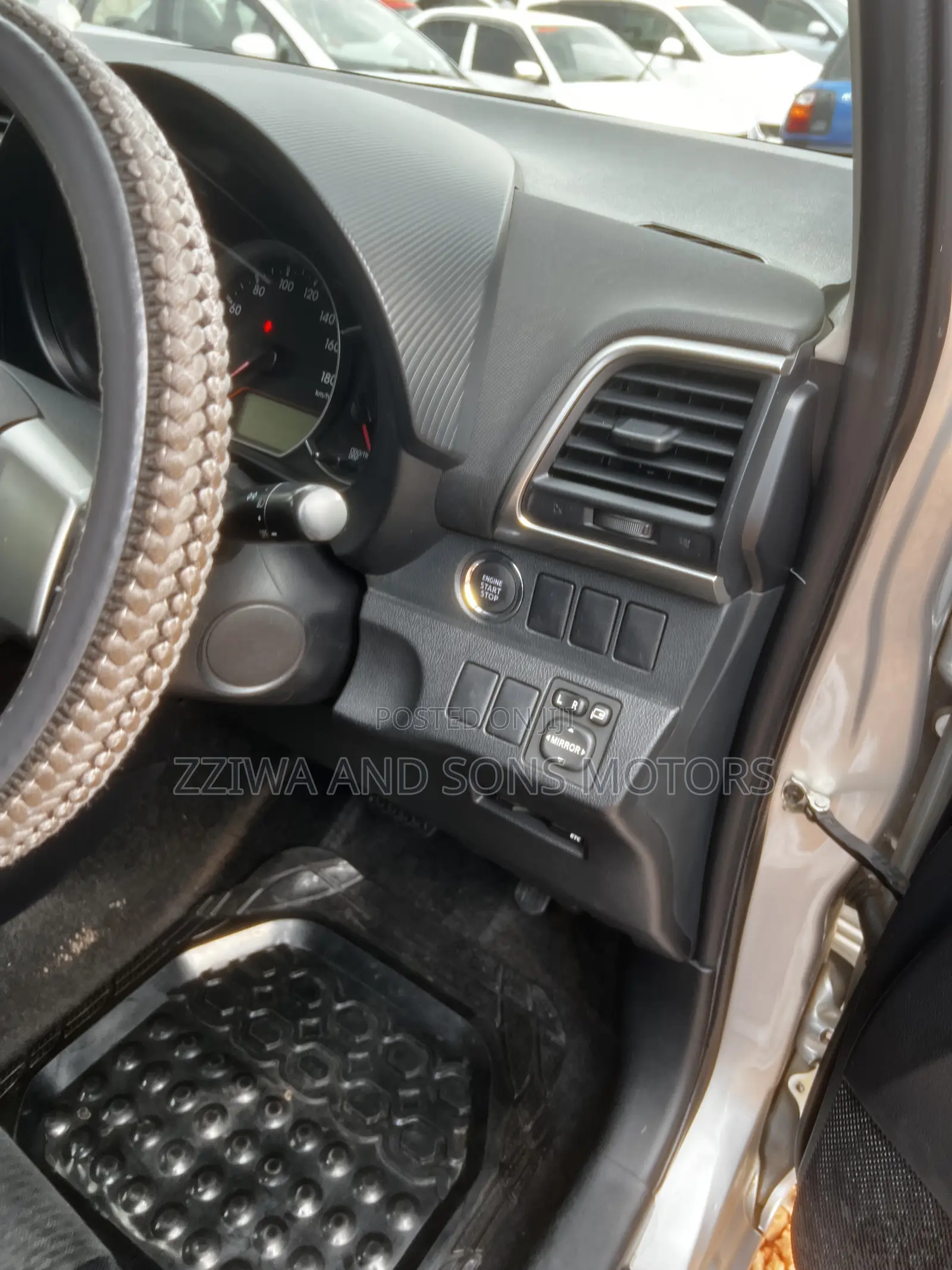 Toyota Ractis 1.5 AWD 2010 Silver