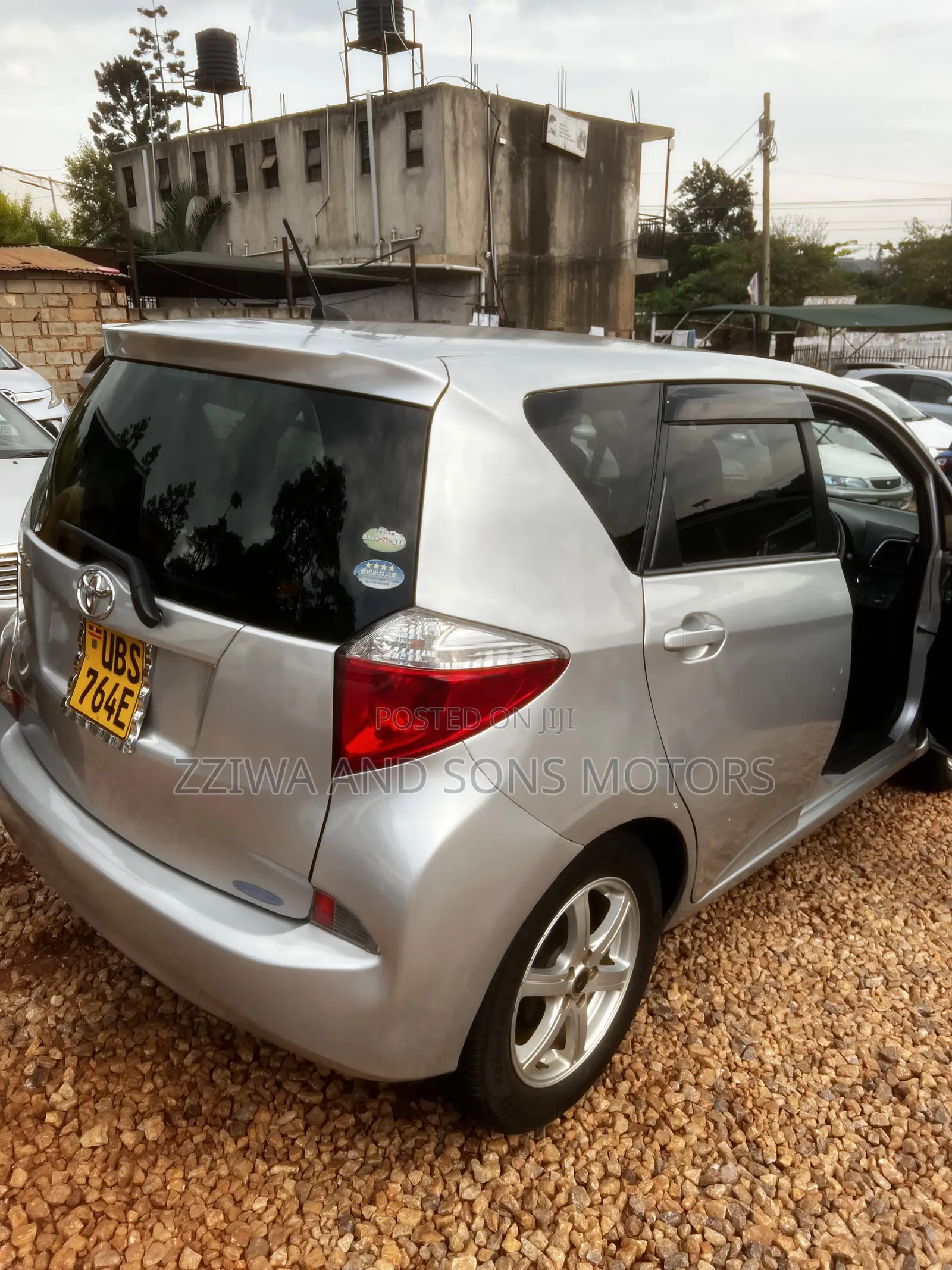 Toyota Ractis 1.5 AWD 2010 Silver