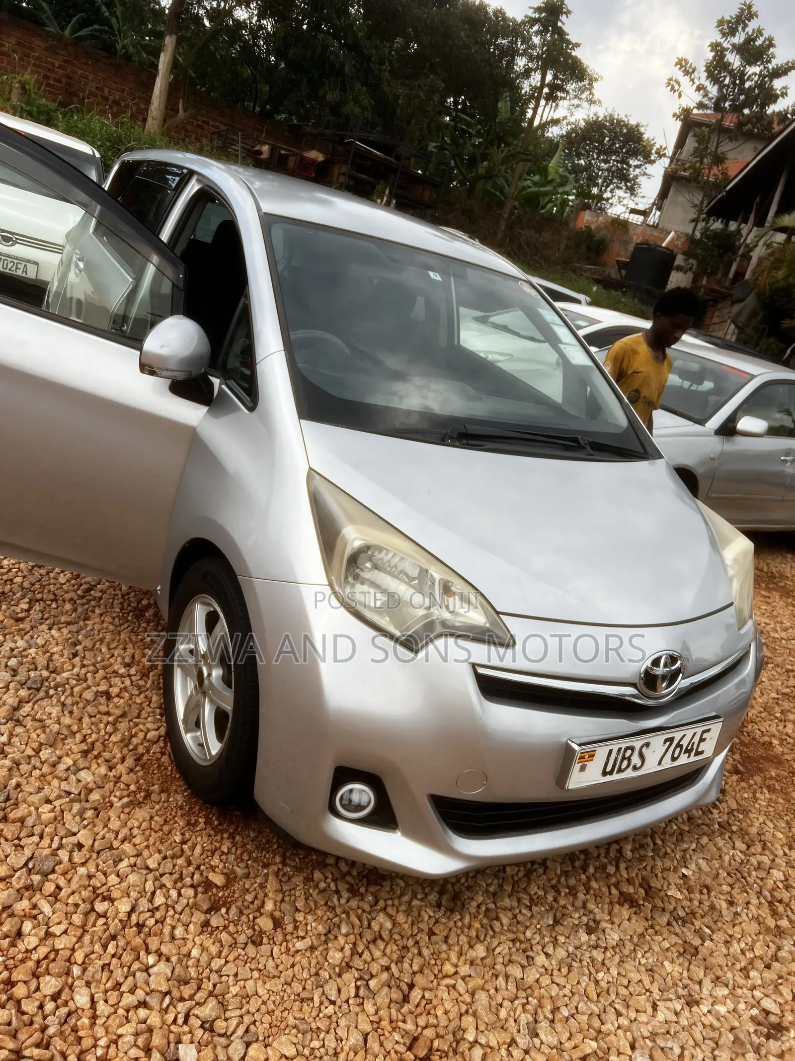 Toyota Ractis 1.5 AWD 2010 Silver