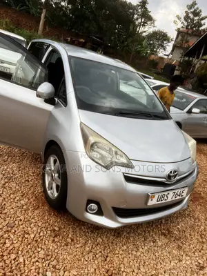 Toyota Ractis 1.5 AWD 2010 Silver