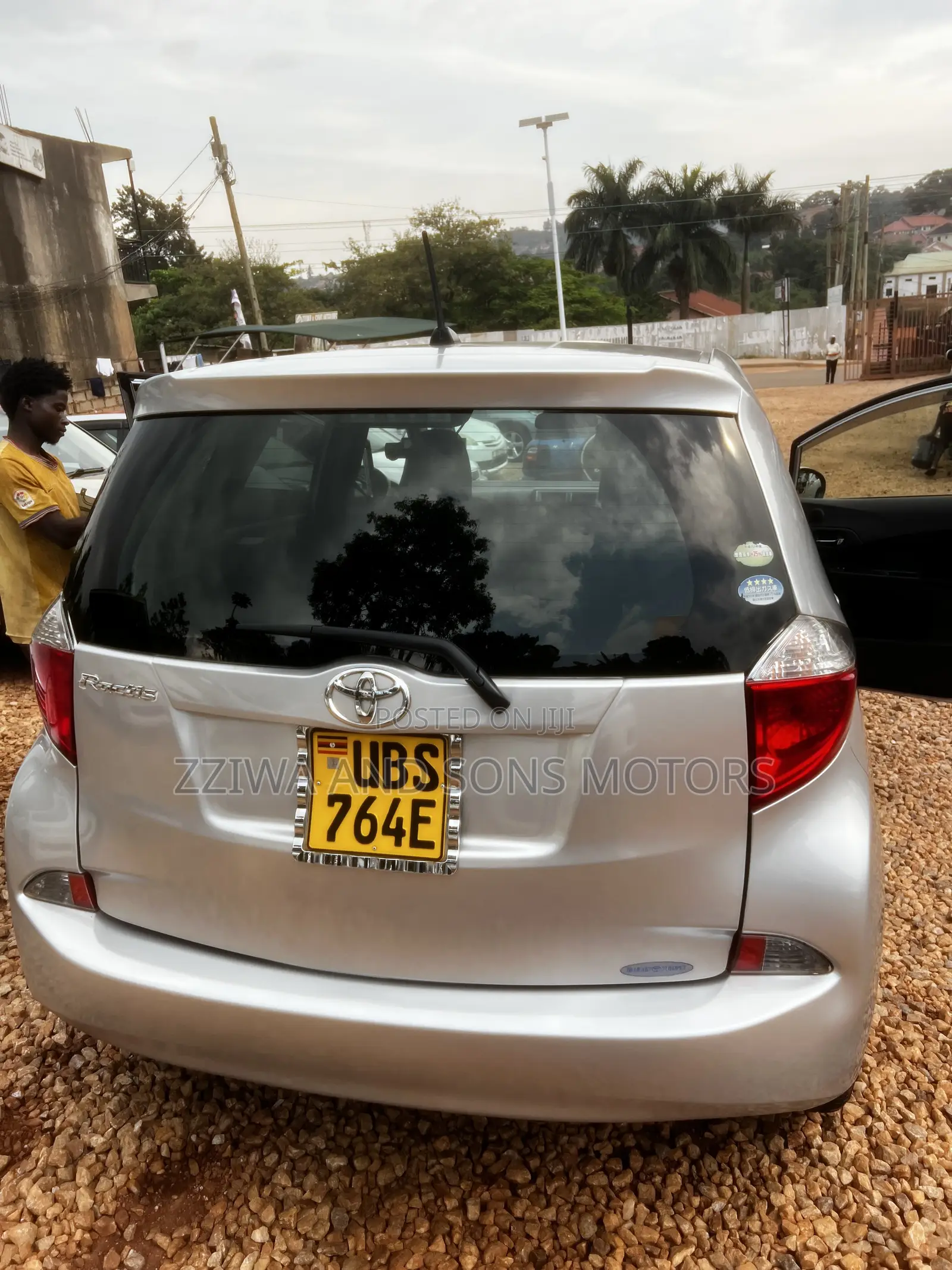 Toyota Ractis 1.5 AWD 2010 Silver