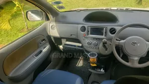 Toyota Sienta 2007 Silver