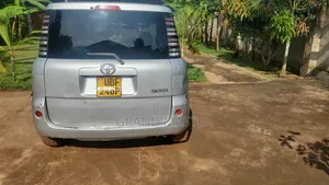 Toyota Sienta 2007 Silver