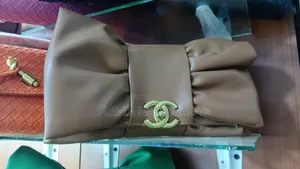 Elegant Bow-Detail Classic Handbag
