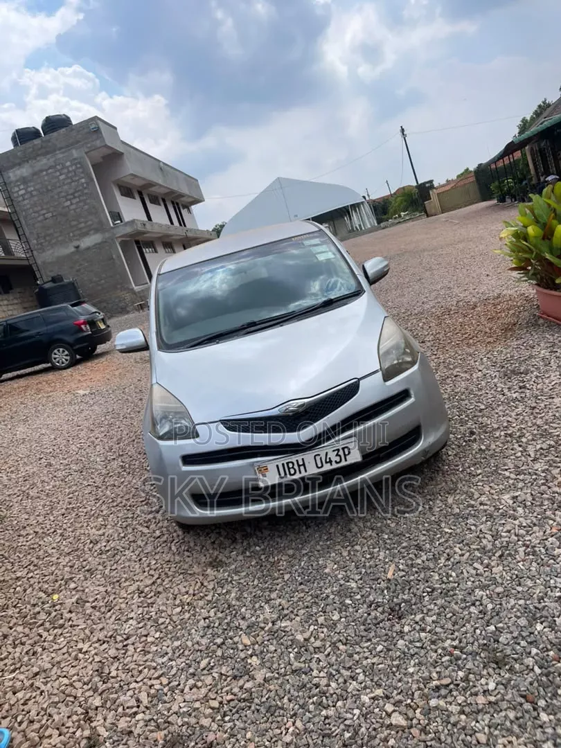 Toyota Ractis 1.3 FWD 2007 Silver
