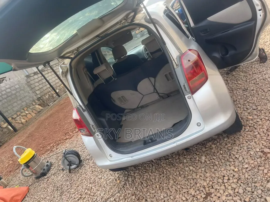 Toyota Ractis 1.3 FWD 2007 Silver