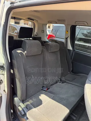 Toyota Noah 2.0 143hp AWD (7 Seater) 2013 White