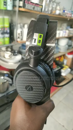 UK Stealth C6-100 Gaming Headset With Stand.