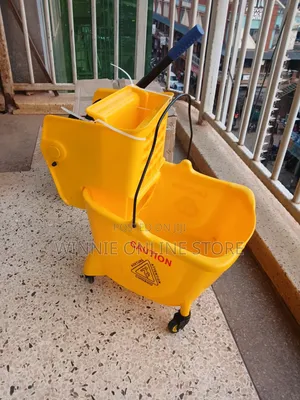 Commercial Mop Bucket With a Side-Press Wringer