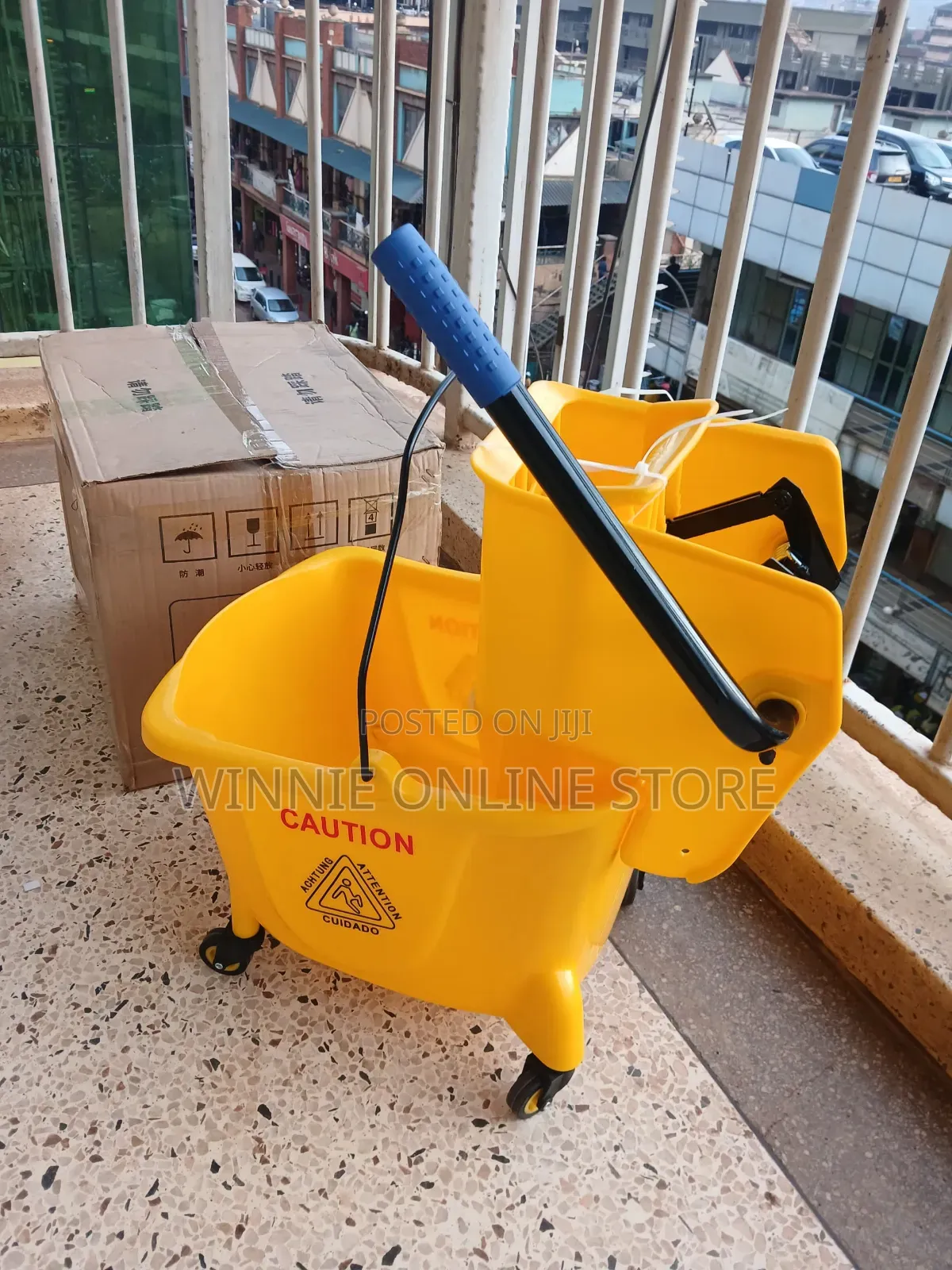 Commercial Mop Bucket With a Side-Press Wringer