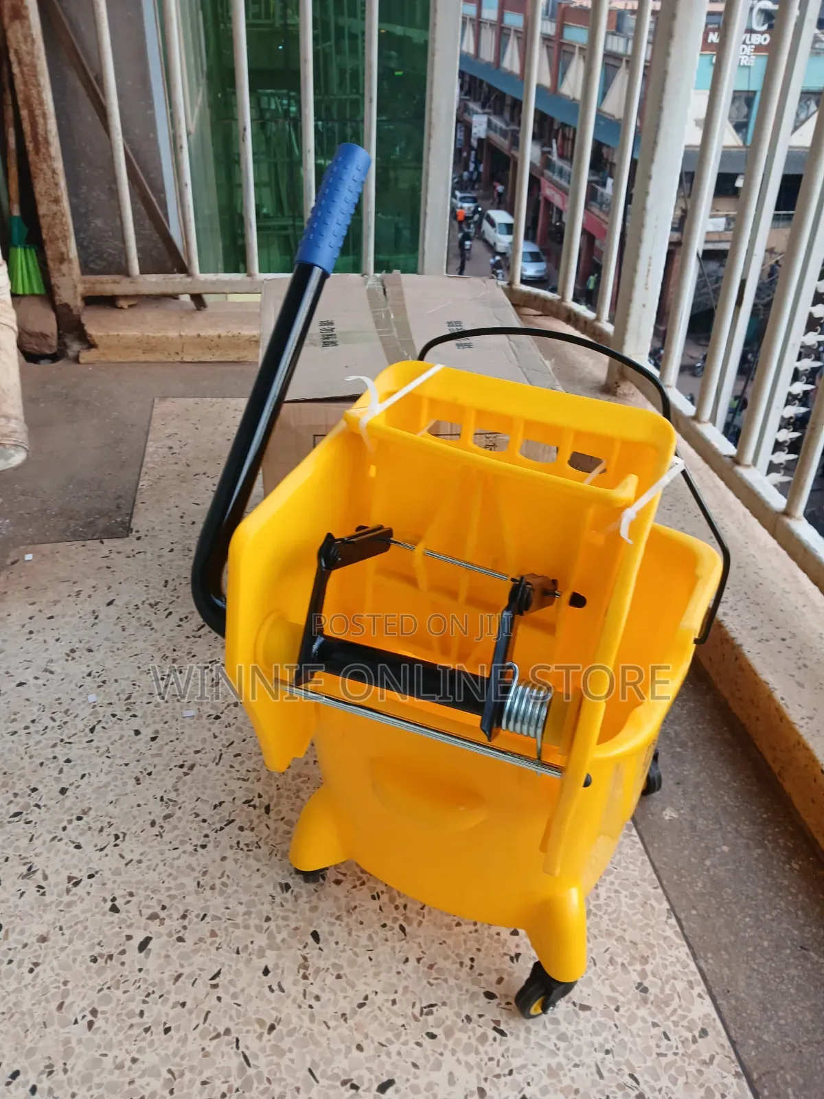 Commercial Mop Bucket With a Side-Press Wringer
