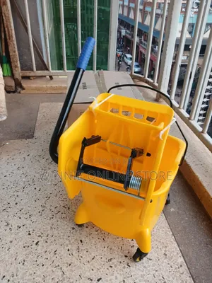 Commercial Mop Bucket With a Side-Press Wringer