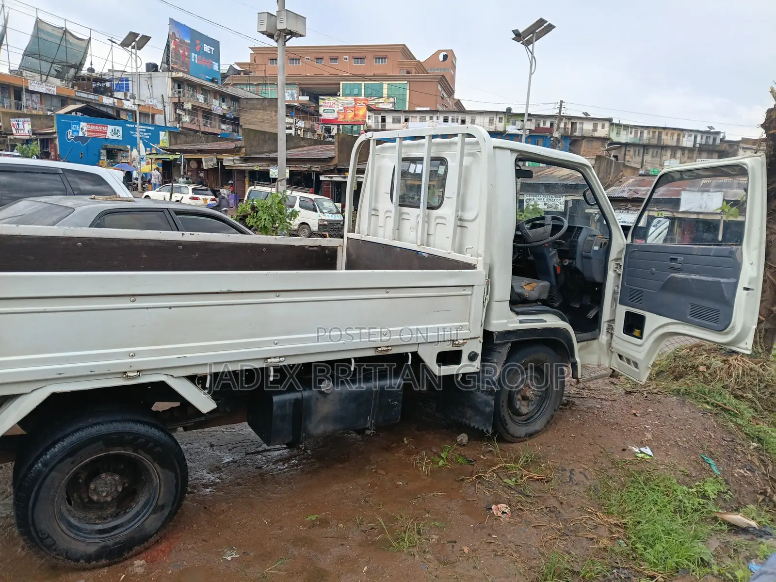 Isuzu Mini Truck 1992 White