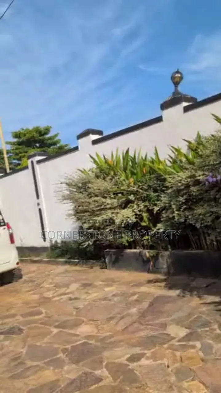Furnished 5bdrm Bungalow in Nkumba, Wakiso / Wakiso for sale