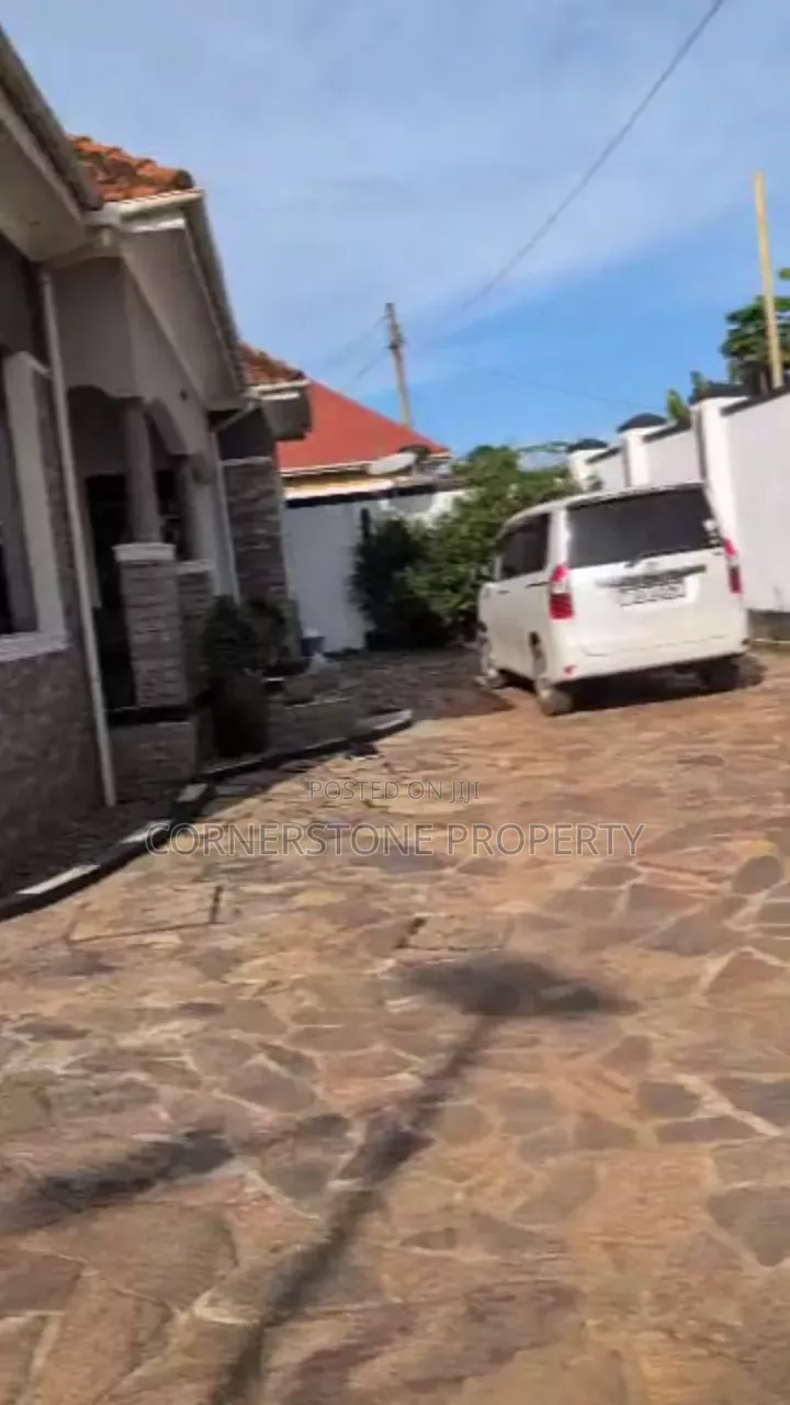 Furnished 5bdrm Bungalow in Nkumba, Wakiso / Wakiso for sale