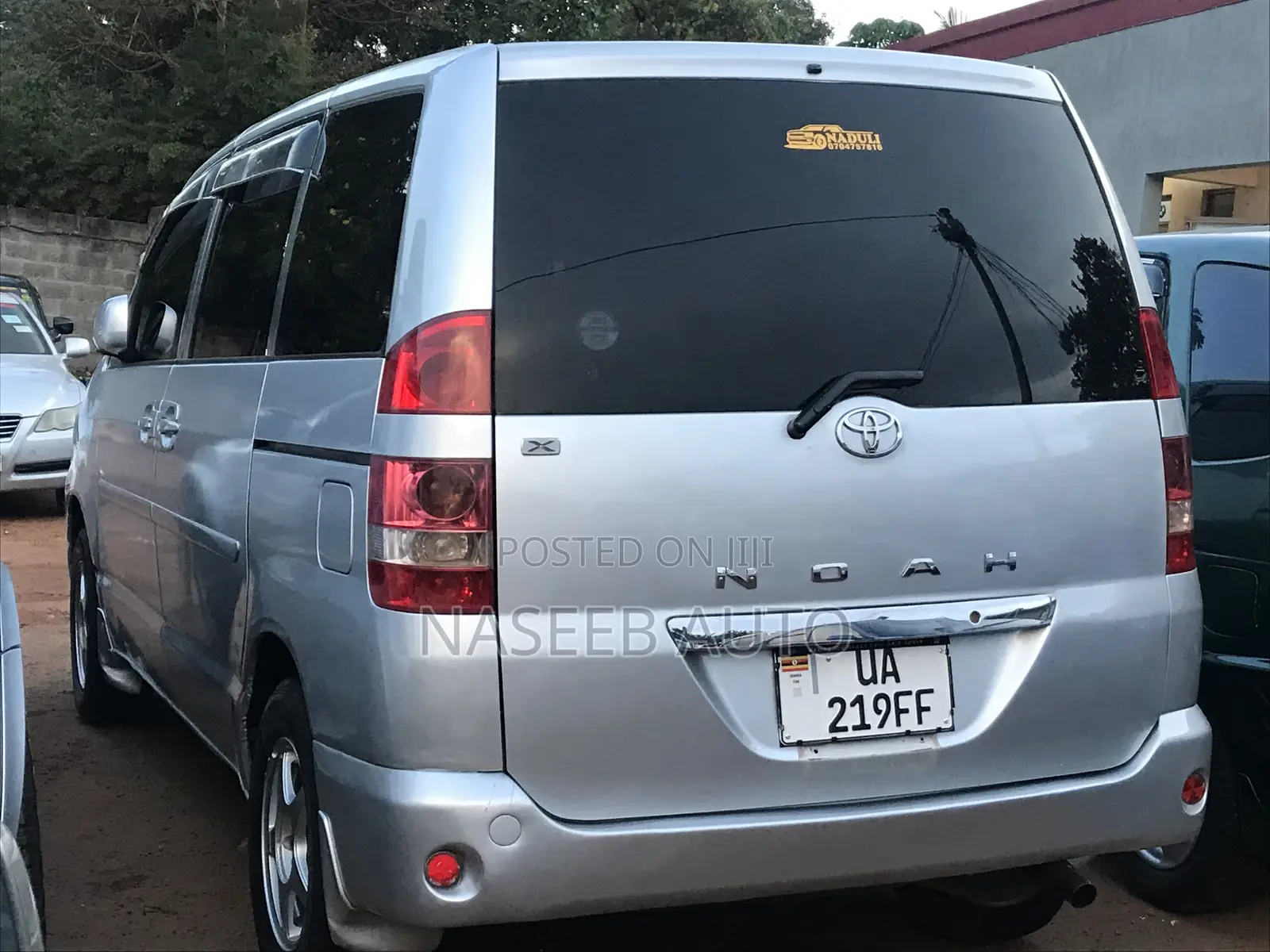Toyota Noah 2005 Silver