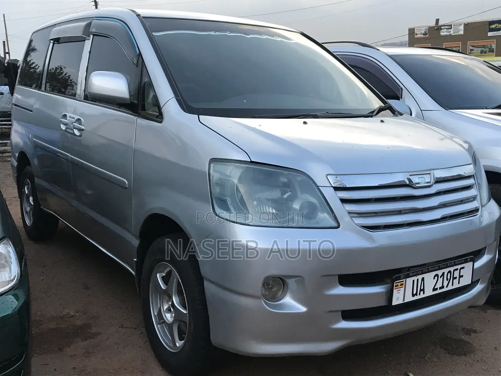 Toyota Noah 2005 Silver