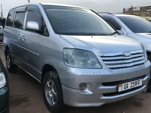 Toyota Noah 2005 Silver