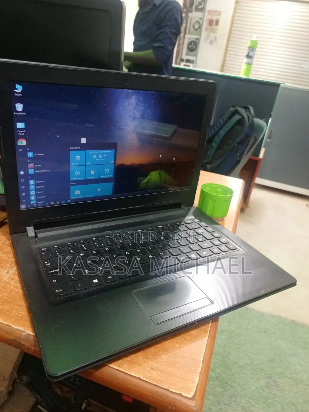Laptop Lenovo IdeaPad 300 4GB Intel Celeron HDD 320GB
