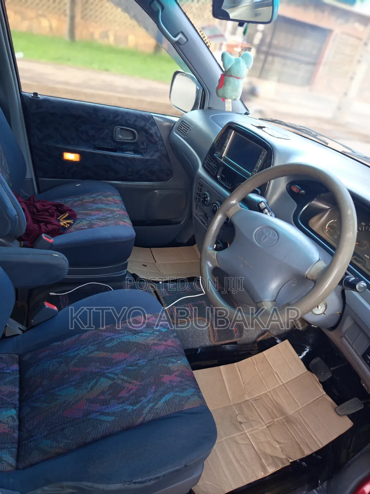 Toyota Noah 2001 Maroon