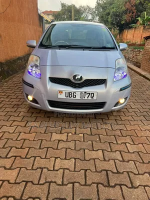 Toyota Vitz 1.3 AWD 5dr 2010 Silver