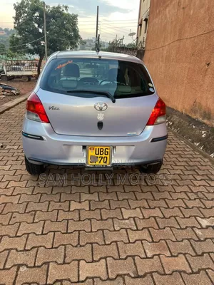 Toyota Vitz 1.3 AWD 5dr 2010 Silver