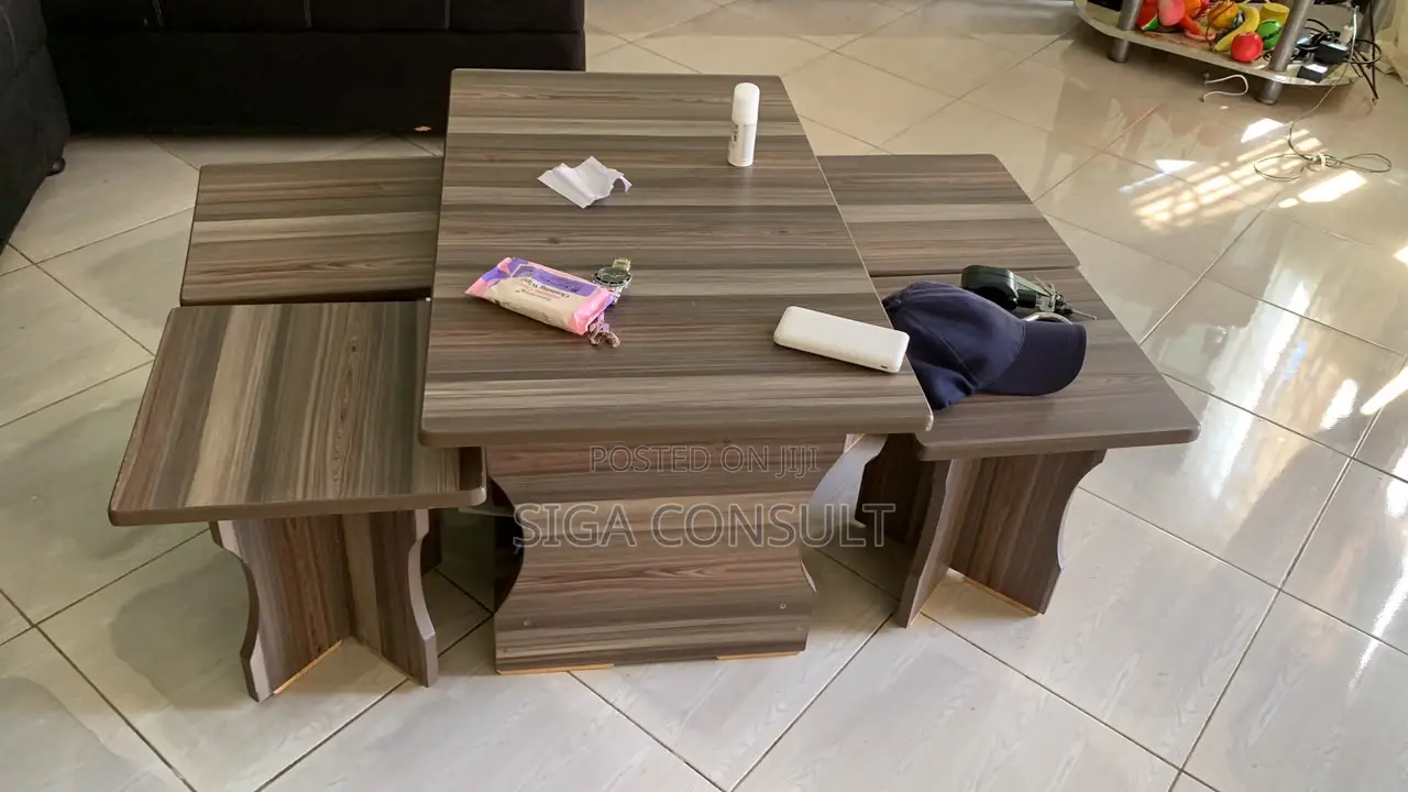 Center Table Is Available for Sale in Kirinya.