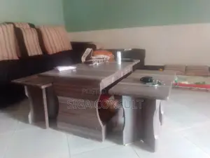Center Table Is Available for Sale in Kirinya.