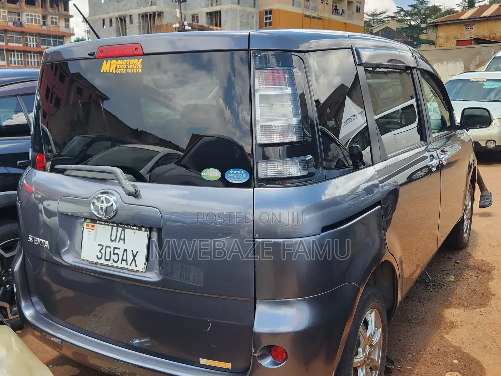 Toyota Sienta 2012 Silver