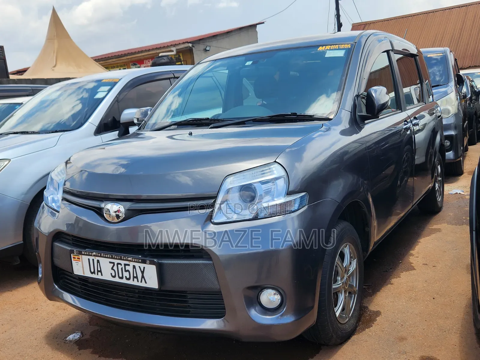 Toyota Sienta 2012 Silver