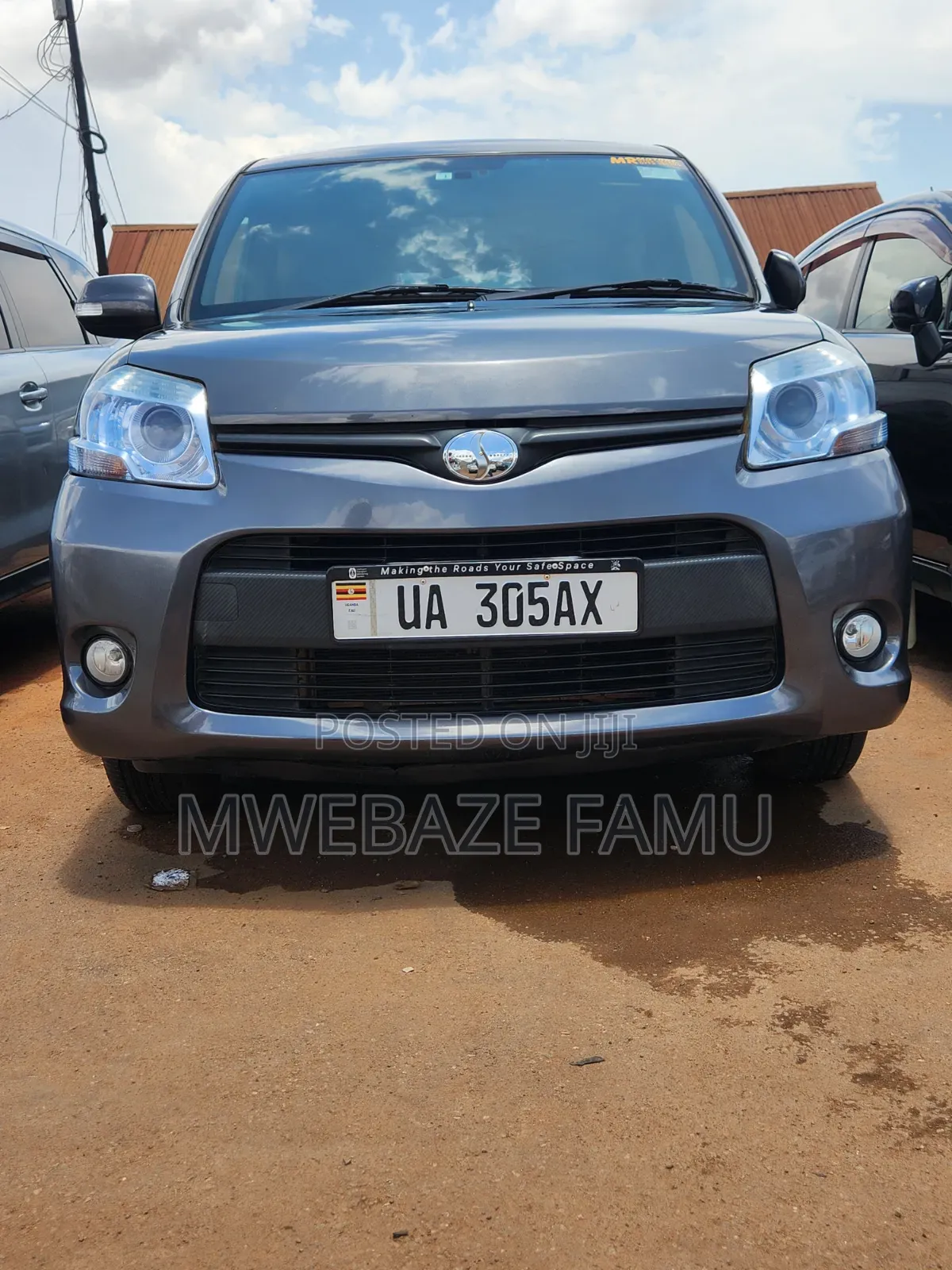 Toyota Sienta 2012 Silver