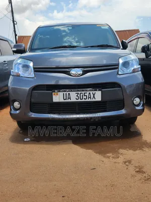 Toyota Sienta 2012 Silver