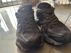 New Balance 9060 Slightly Wore Shoes