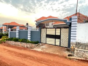 4bdrm Bungalow in Sekiwunga Along, Central Division for sale