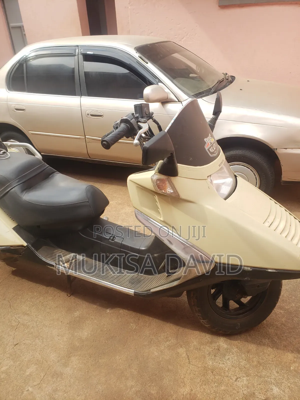 Honda Forza 2000 Beige