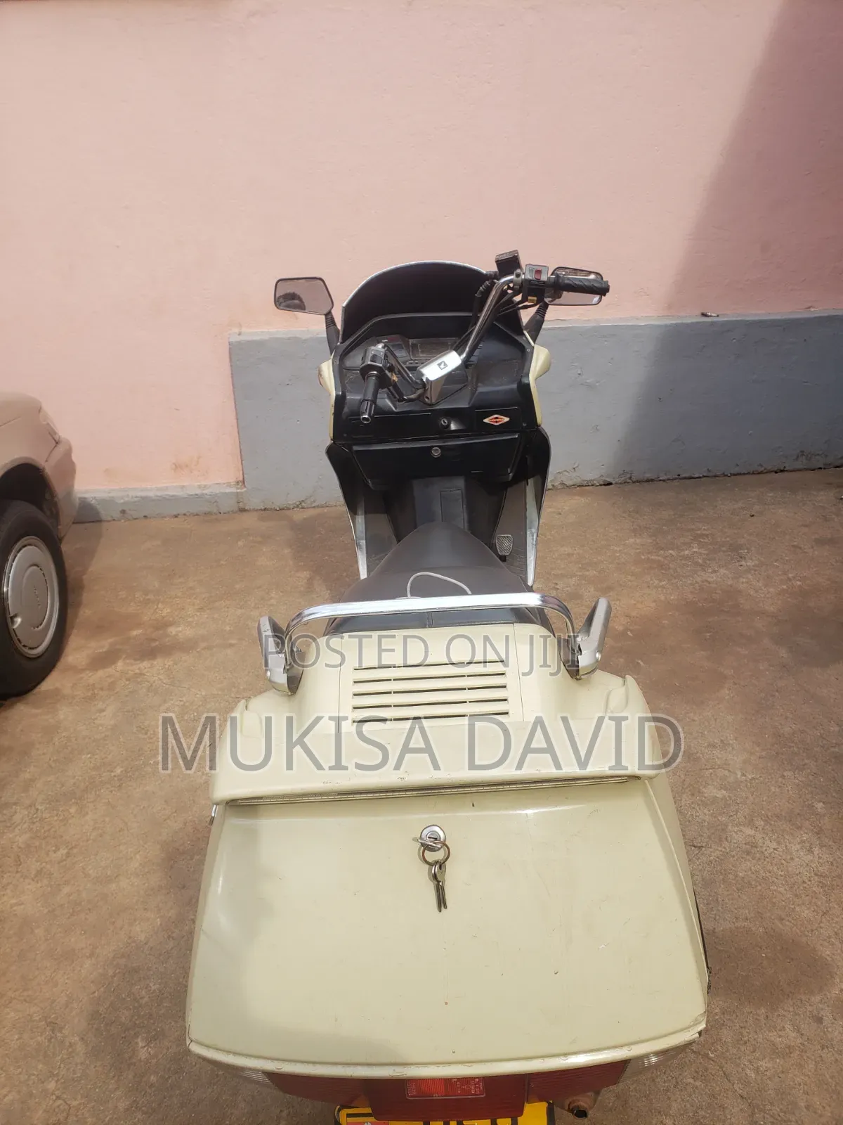 Honda Forza 2000 Beige