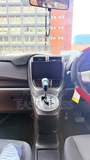 Toyota Ractis 1.5 FWD 2012 Silver