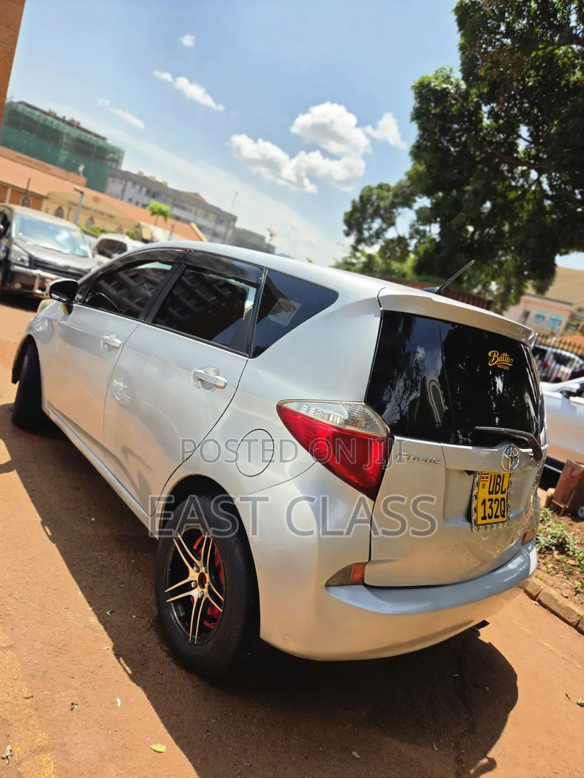 Toyota Ractis 1.5 FWD 2012 Silver