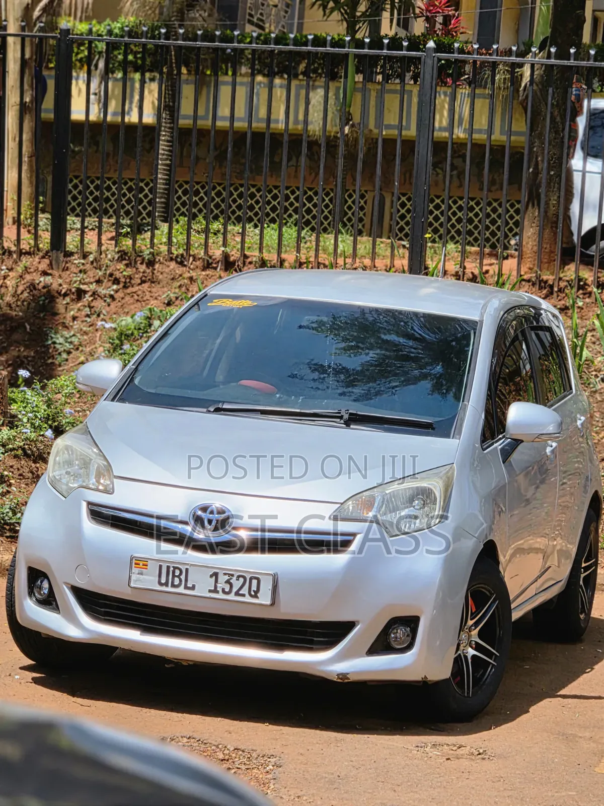 Toyota Ractis 1.5 FWD 2012 Silver