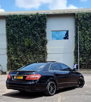 Mercedes-Benz E300 2009 Black